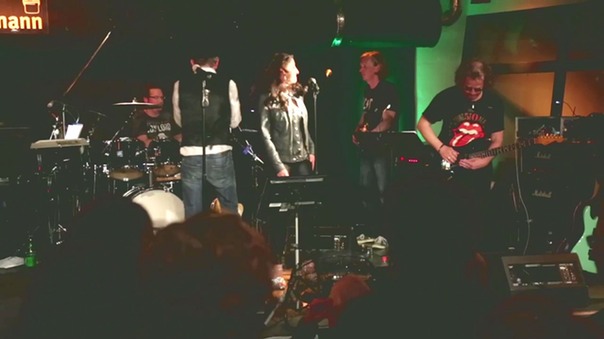 017-let-me-entertain-you-