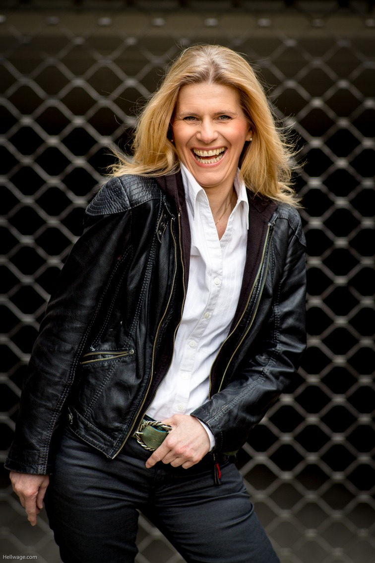 222222©HELLWAGE.COM