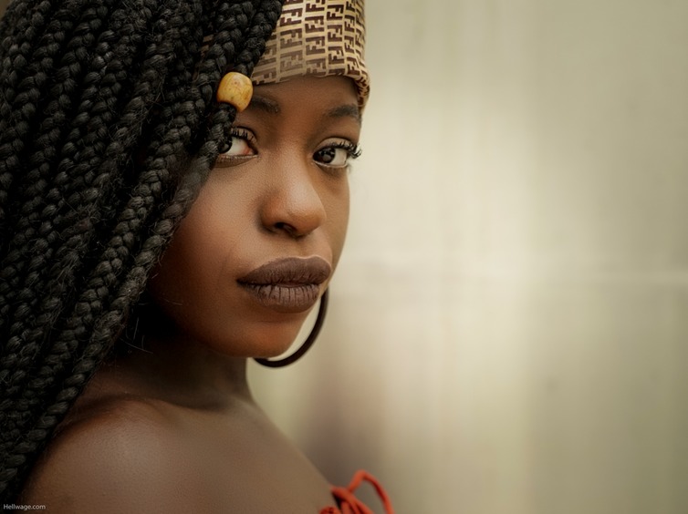 23090079©HELLWAGE-2018