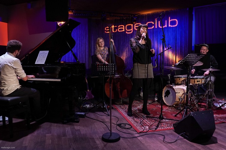 24040021©HELLWAGE-2018