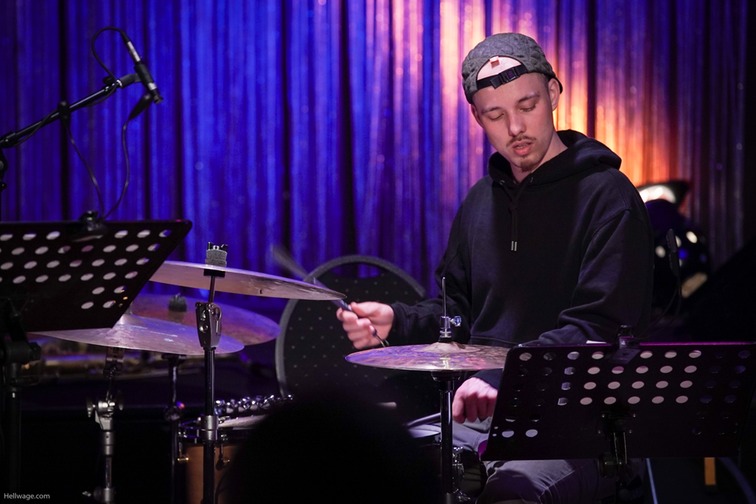 24040077©HELLWAGE-2018